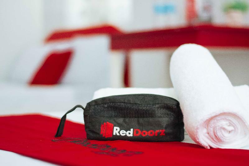 Reddoorz Near Oslob Whale Shark Watching Area Hotel Tanawan Exterior photo